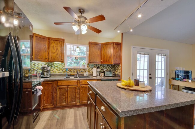 Foto del edificio - Heart of Auburn! 2 Bedroom Townhouse For Rent