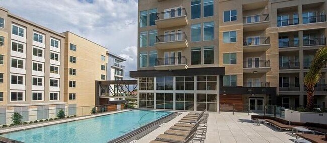 Building Photo - 2119 Westheimer Rd