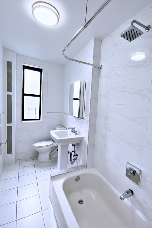 Building Photo - 560 W 163rd St