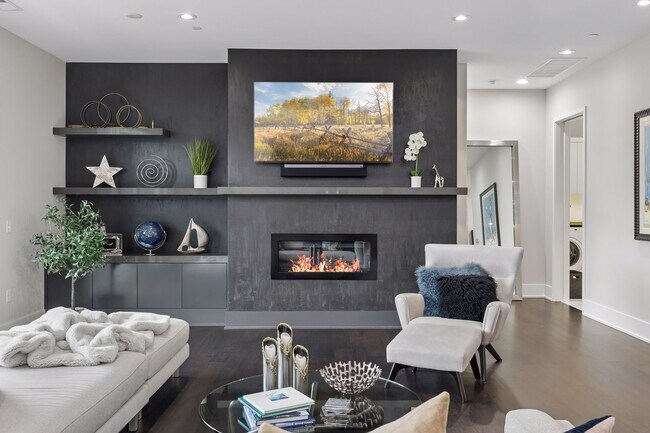 Gas fireplace - 935 Lake St E