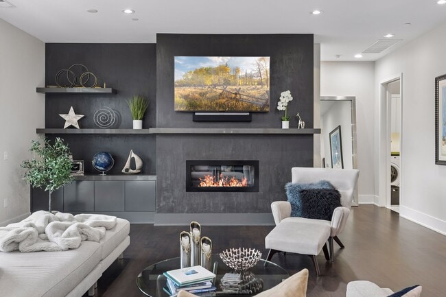 Gas fireplace - 935 Lake St E