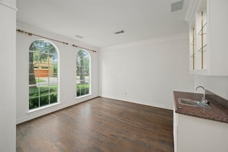 Building Photo - 4006 Chatham Ln