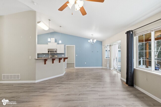 Building Photo - 3 BEDROOM | 2 BATHROOM | 2 CAR GARAGE