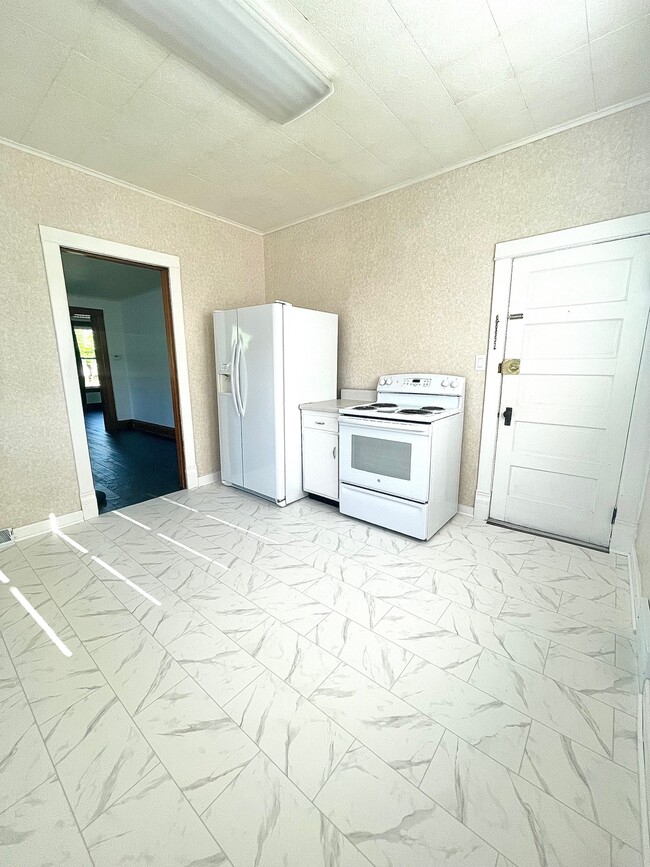 Building Photo - 1016 Duplex