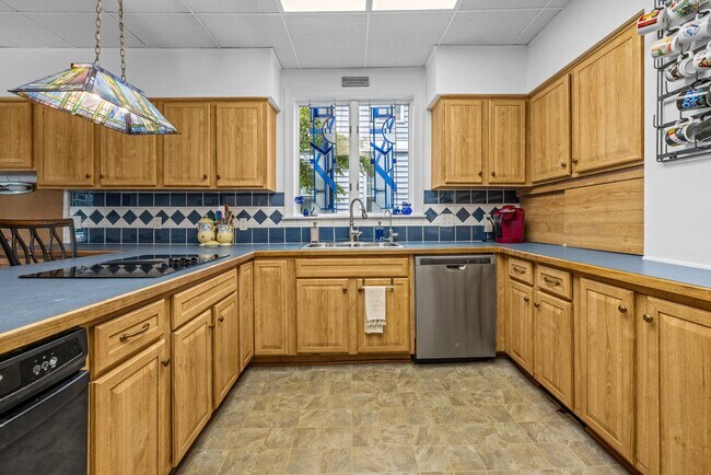 Foto del edificio - Timeless Ghent Home features charm and elegance in Historic Stockley Gardens