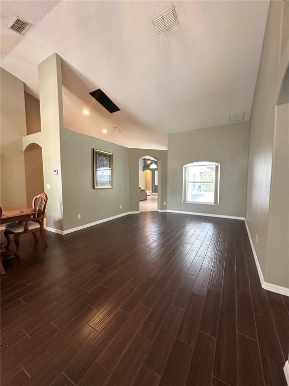 Foto del edificio - 16016 Blossom Hill Loop