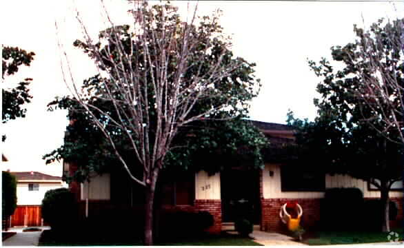 Foto del edificio - 227 Hollis Ave