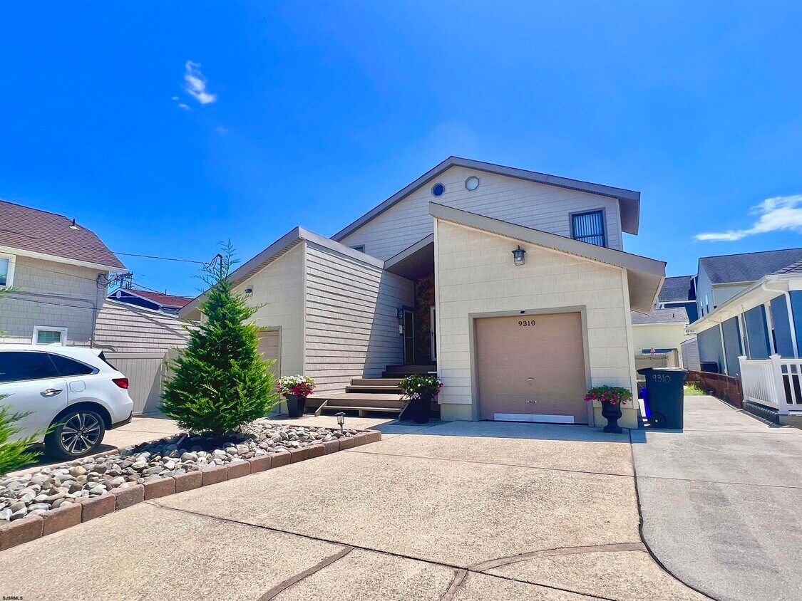 Foto principal - 9310 Monmouth Ave