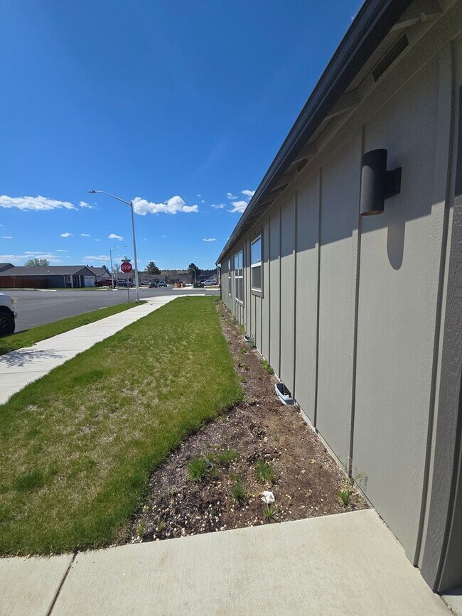 Building Photo - Beautiful, light-filled 3-bedroom, 2-bath home with an open-concept design and attached 2-car gar...