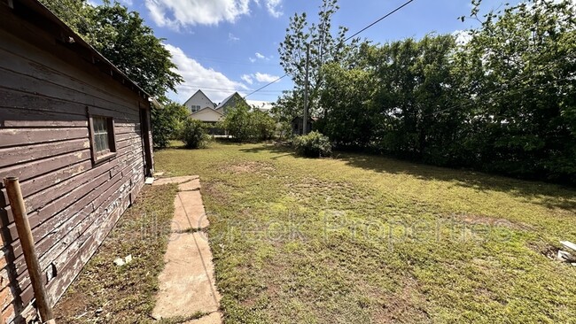 Photo - 714 W Hurd St House