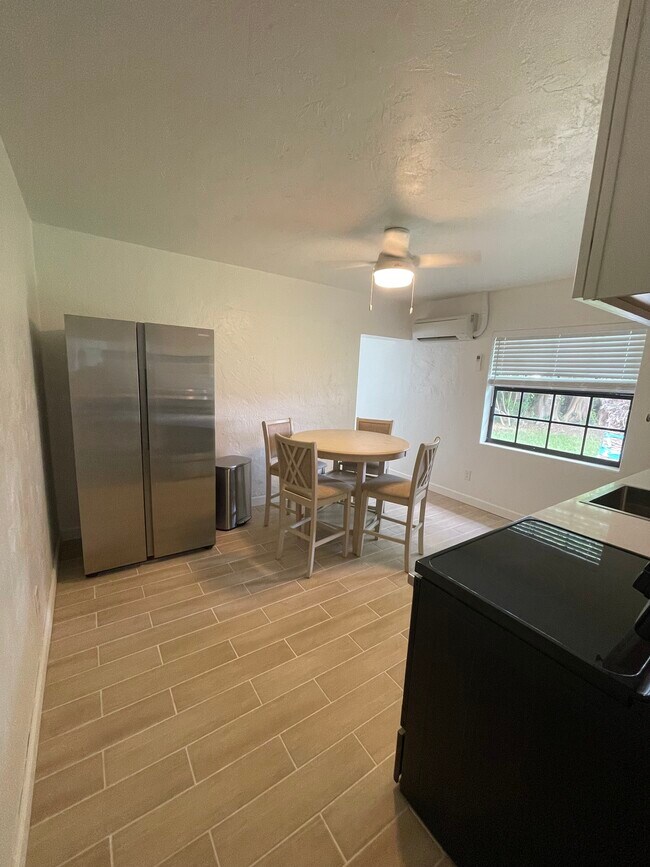 Foto del edificio - 104 W Osceola Ln