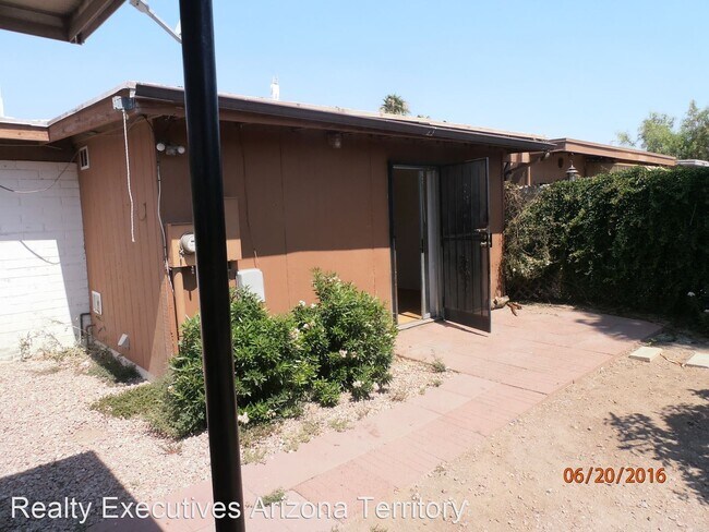 Building Photo - 2 br, 1 bath House - 4020 S Lazy Palm Dr