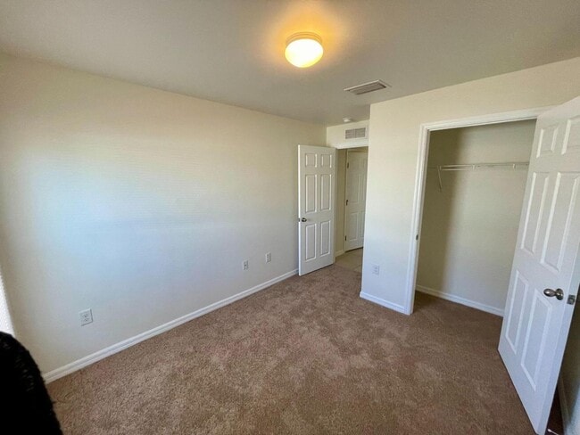 Building Photo - Spacious 4 bed 2 bath Well-Maintained Family Home for Rent