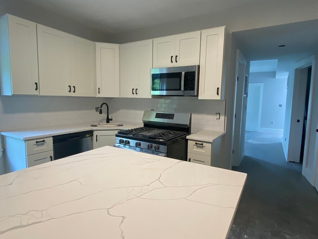 Primary Photo - 120 Marginal St