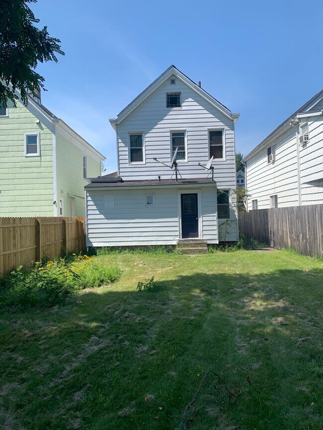 Building Photo - 132 O’Neil Street