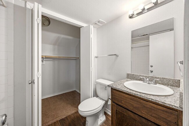 Foto del edificio - 9837 Walnut St