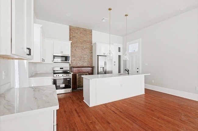 Building Photo - Treme Single