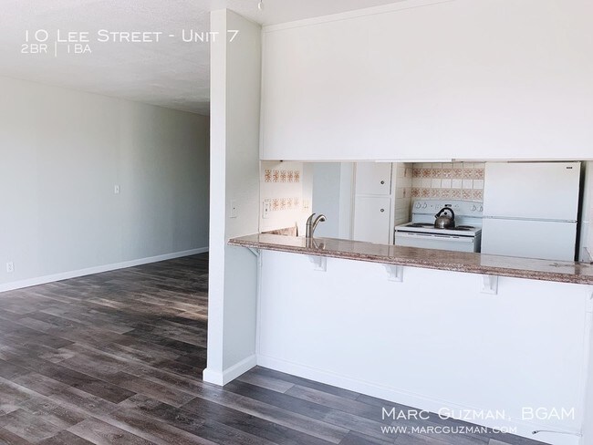 Building Photo - 10 Lee St