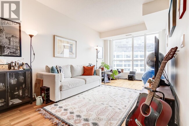 Building Photo - 628 Fleet St