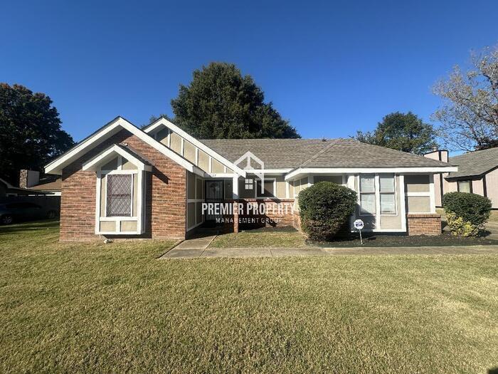 Primary Photo - 6128 Briarbend Ln