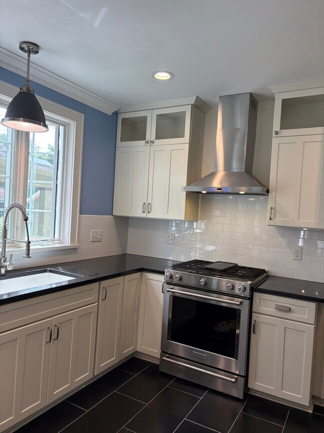 cocina - 2219 E Marion St