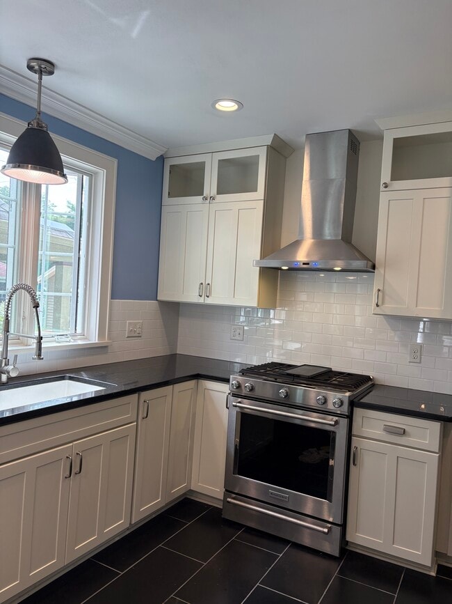 kitchen - 2219 E Marion St