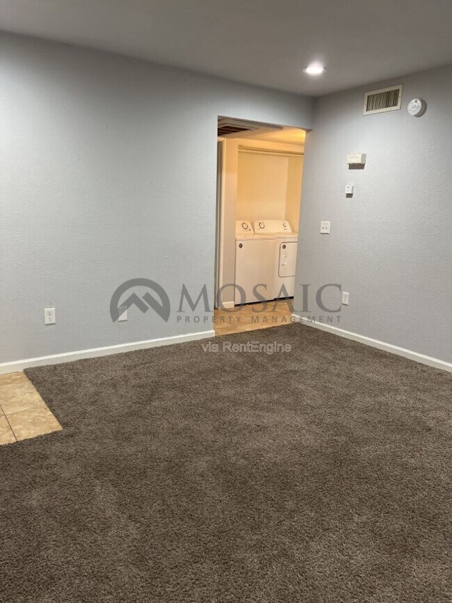 Foto del edificio - 461 W Holmes Ave