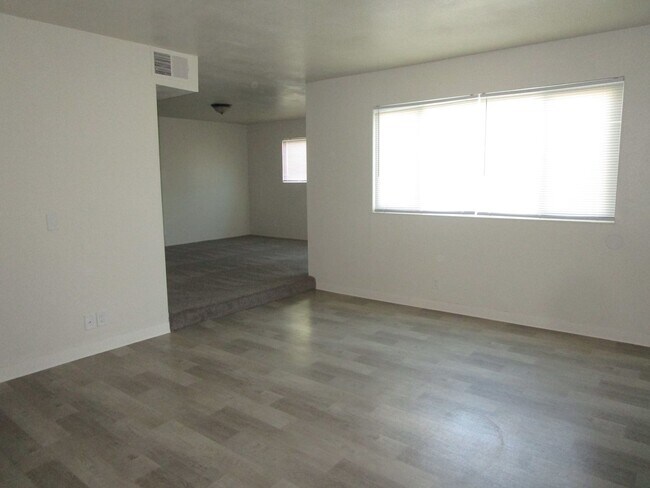 Foto del edificio - 184 Woodbury Cir