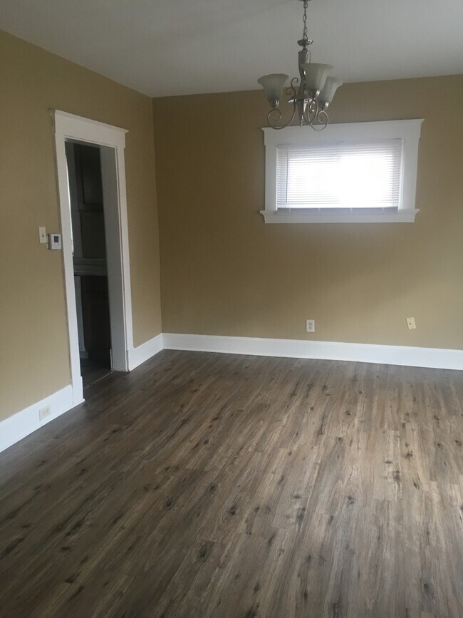 Building Photo - 540 Maple Ave