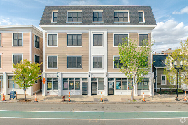 Building Photo - 593 Somerville Ave