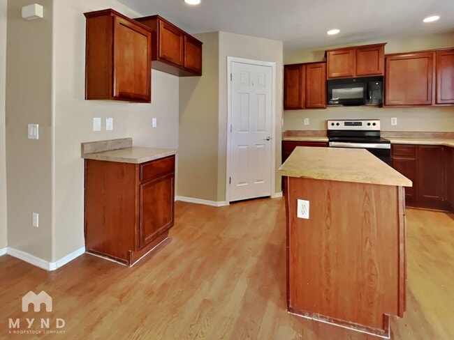 Building Photo - 4732 W Dill Ave