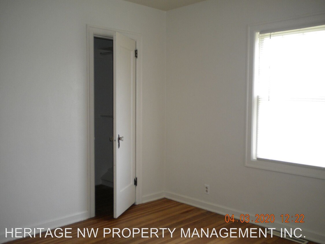 Building Photo - 2 br, 1 bath Apartment - 165 W. ASH ST
