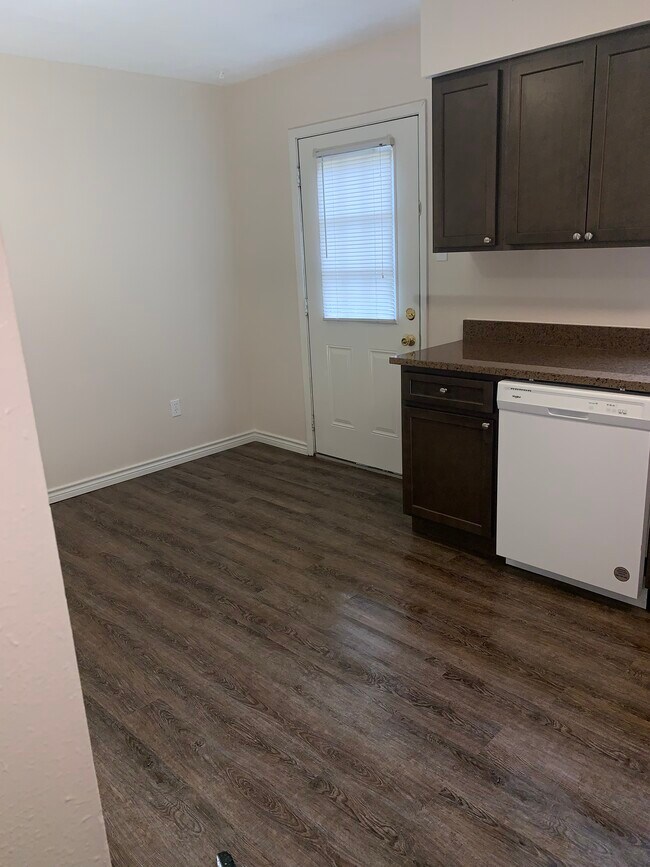 618 reppert street, Bacliff, TX 77518 Townhouse for Rent in Bacliff