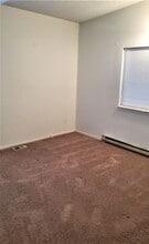 Building Photo - 1002-1004 E Broad Ave