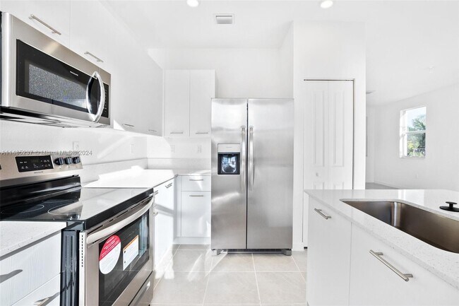 Foto del edificio - 12900 NW 22nd Pl