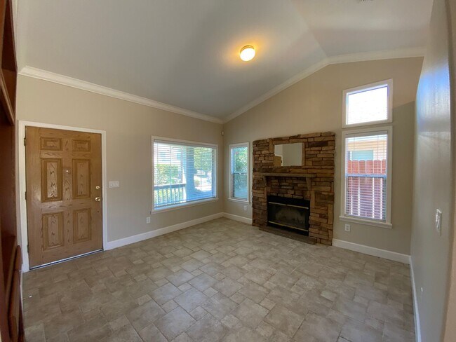 Foto del edificio - Great Location/Cozy Fireplace/Laguna Creek