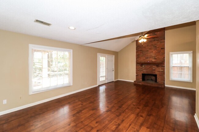 Foto del edificio - 1483 Wood Trail Cir