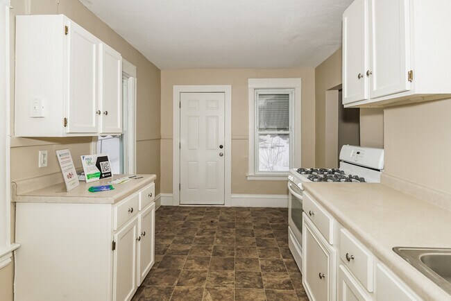 Foto del edificio - 4042 Clinton Ave