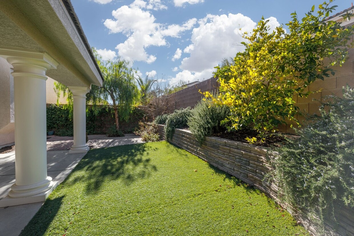 Primary Photo - Gorgeous Guard Gated Southern Highlands Home