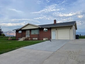 Building Photo - 3857 W 400 S