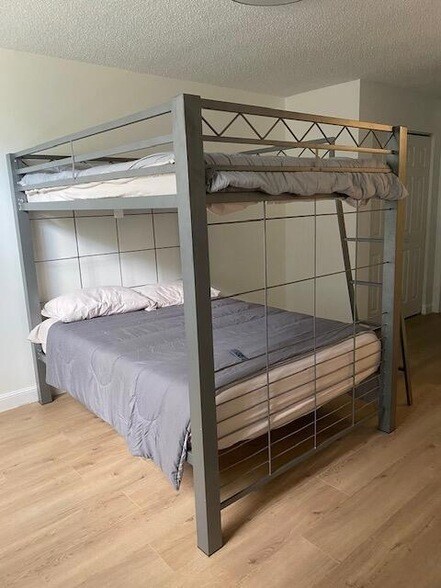 Foto del edificio - 3299 Clint Moore Rd