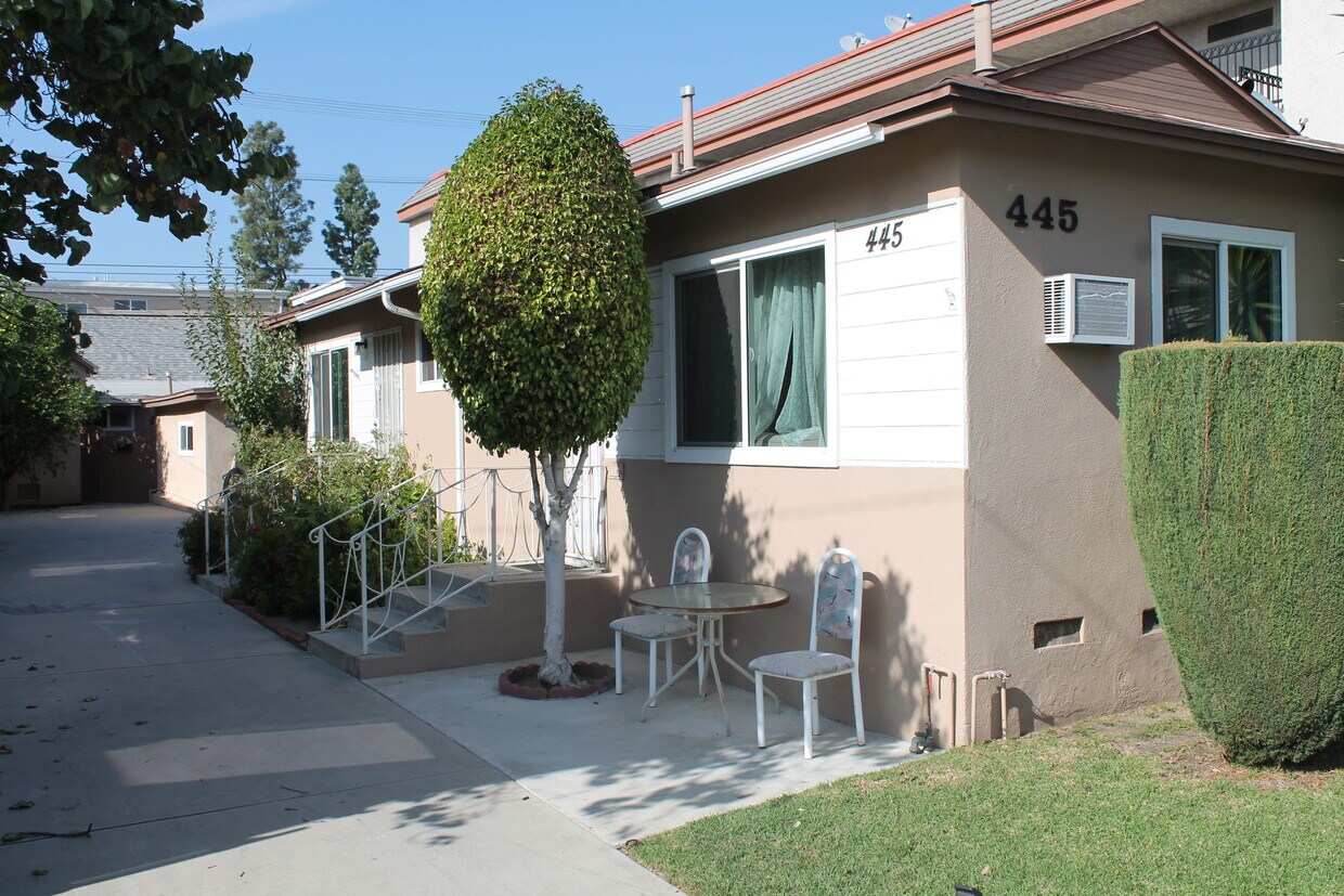 Foto principal - 445 E Providencia Ave
