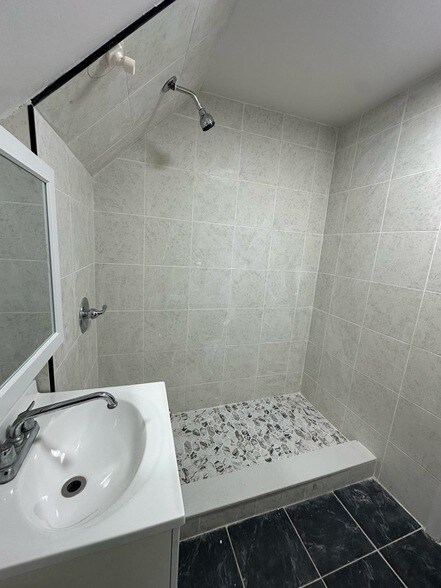 Foto del edificio - 46 Woodlawn Ave