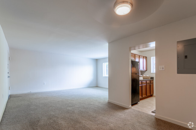 2 BR, 1 BA - 945 SF - Overlook Apartments