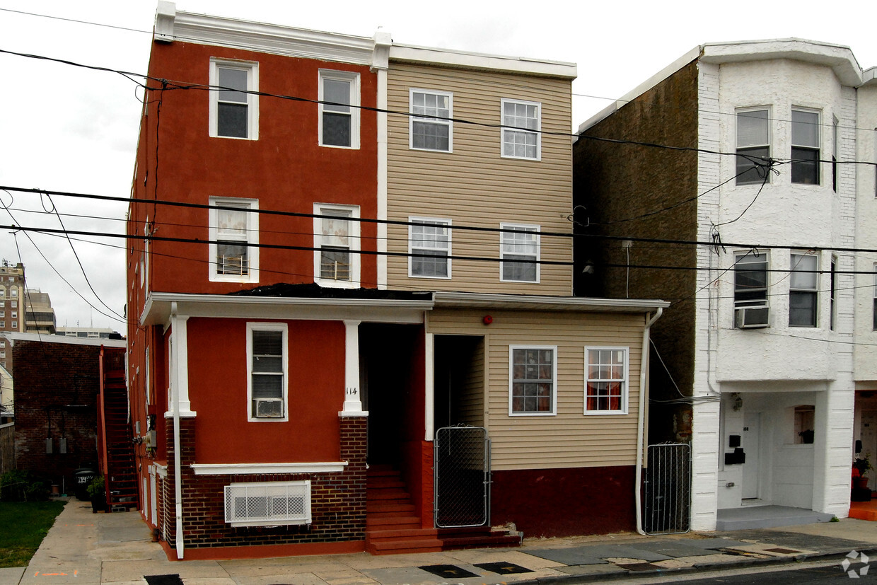 Primary Photo - 112 S Bellevue Ave