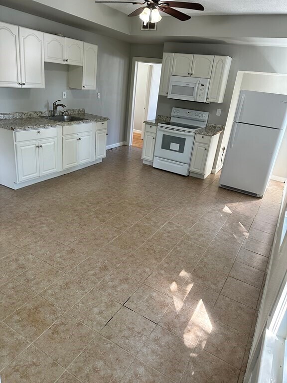 Building Photo - 43 Clinton St