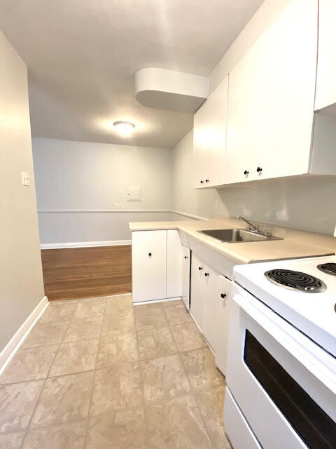 Photo du bâtiment - Fabulous Studio Apartment for Rent in Wortley Village London!  OLD SOUTH