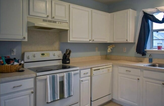 Building Photo - 1375 Water Edge Dr