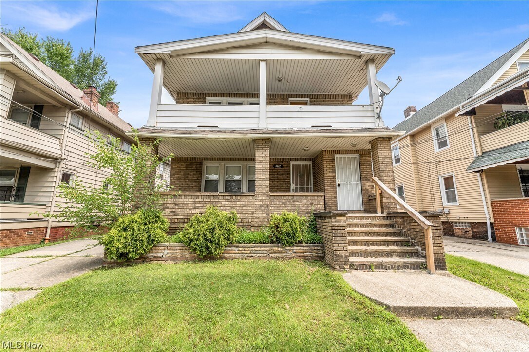 825 Alhambra Rd Unit UP, Cleveland, OH 44110 Room for Rent in