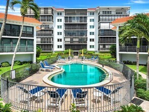 Building Photo - 3333 Gulf Shore Blvd N